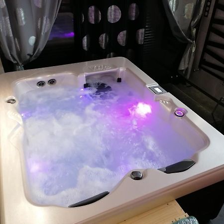 Chambre Avec Spa Et Sauna Privatises Bourg-en-Bresse Exterior foto