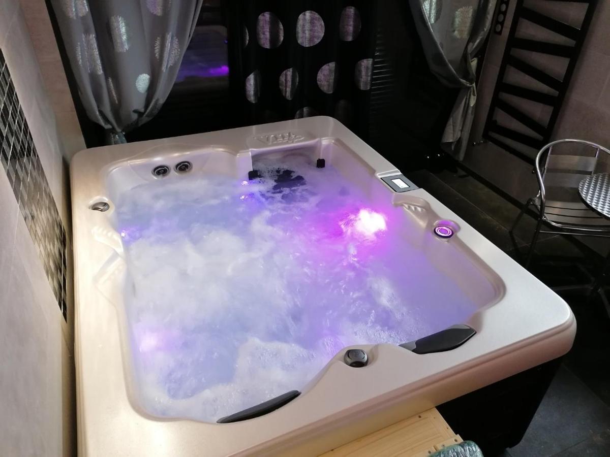 Chambre Avec Spa Et Sauna Privatises Bourg-en-Bresse Exterior foto